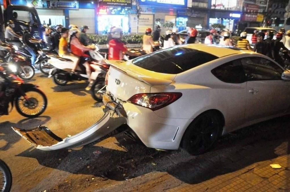 Hinh anh Lien tiep gay tai nan roi bo chay, tai xe o to bi dan tom gon