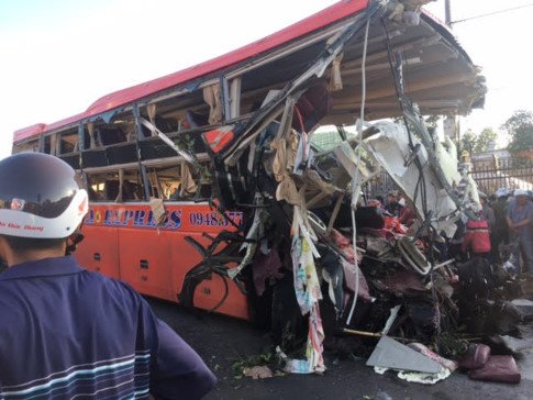 Hinh anh Tai nan nghiem trong tren duong Ho Chi Minh, it nhat 10 nguoi thiet mang