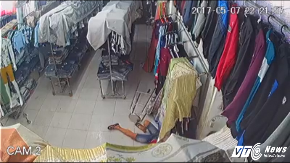 Hinh anh Nhom con do hung han xong vao cua hang chem nguoi o Sai Gon: Thong tin moi nhat