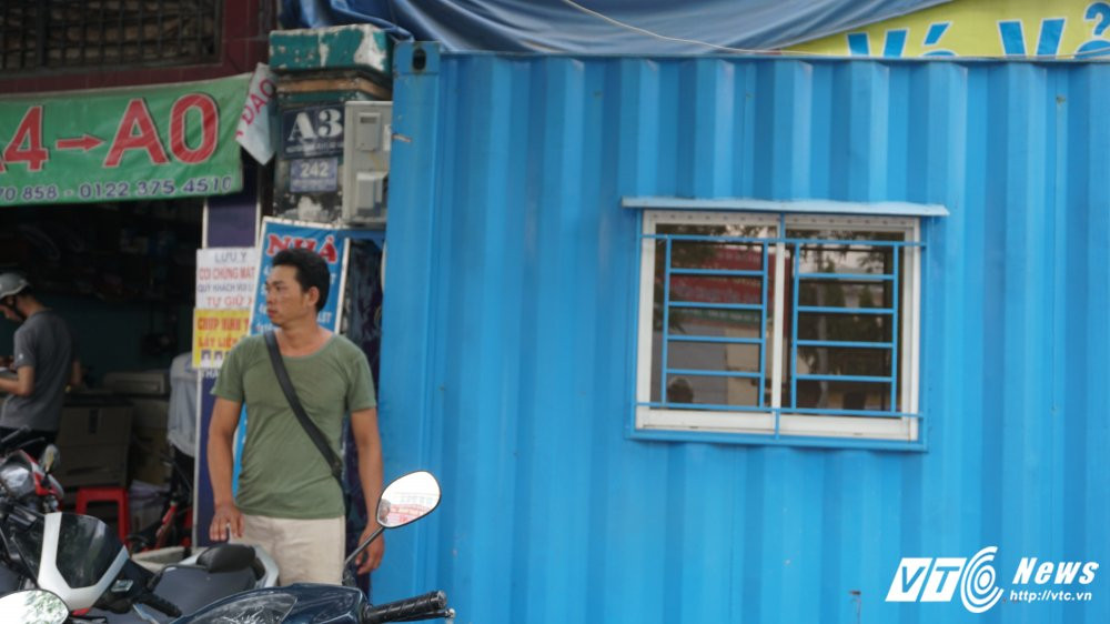 Hinh anh Vu 30 con do xong vao nha danh nguoi, cau container chan bit cua: Mau thuan mua ban nha