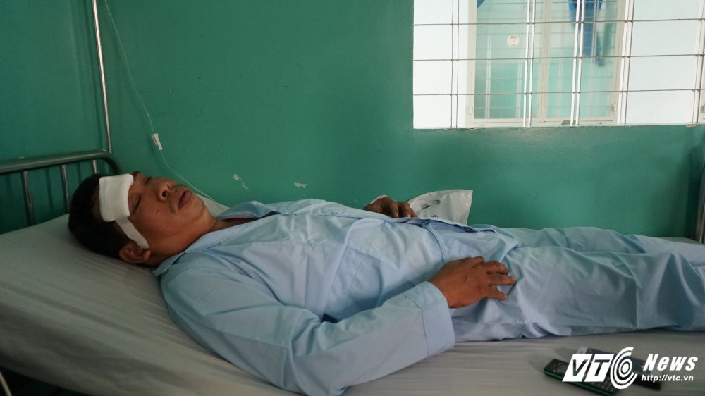 Hinh anh Vu 30 con do xong vao nha danh nguoi, cau container chan bit cua: Mau thuan mua ban nha