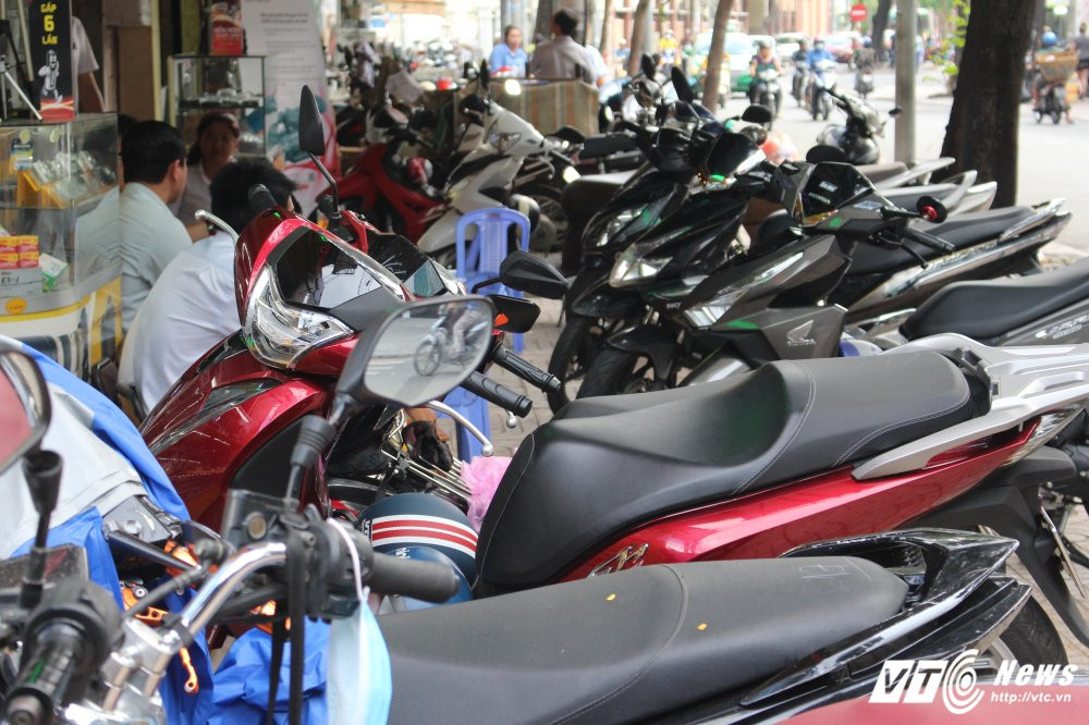 Hinh anh Via he quan 1 bi cuop trang tron ngay dem, dan that vong noi chinh quyen ‘bat coc bo dia’ 5