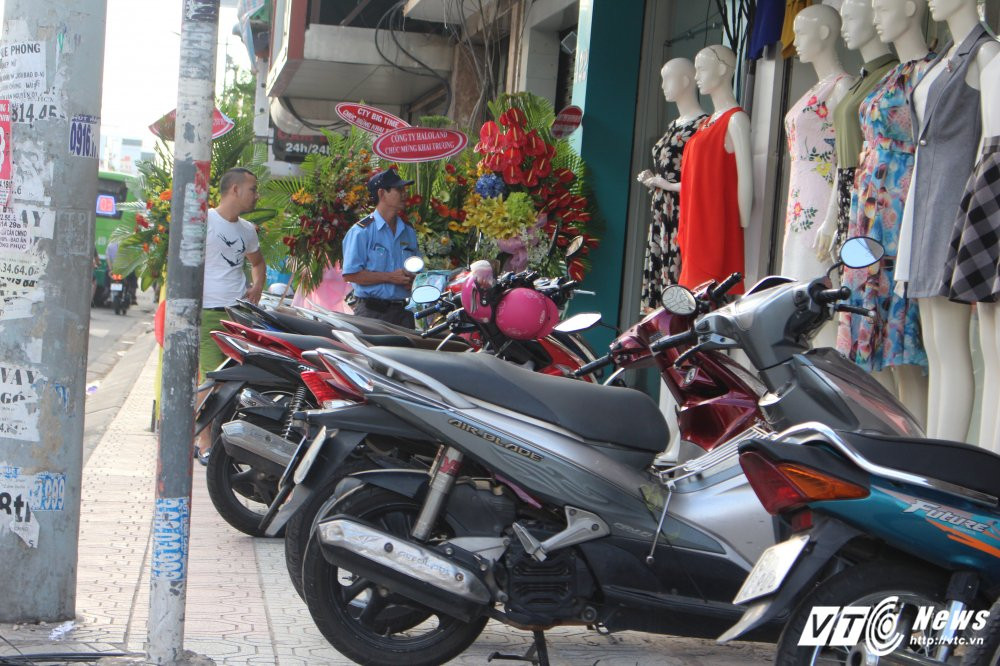 Hinh anh Via he quan 1 bi cuop trang tron ngay dem, dan that vong noi chinh quyen ‘bat coc bo dia’ 6