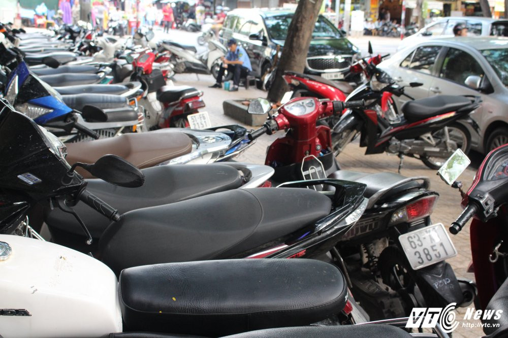 Hinh anh Via he TP.HCM lai bi cuop ngay lan dem: That bai vi qua don doc