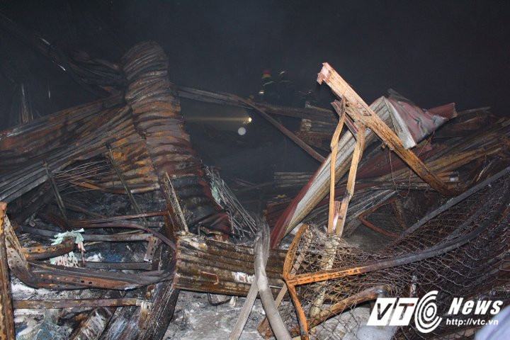 cảng sài gòn quận 4 cháy lớn