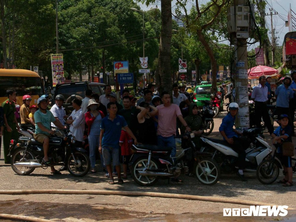 30070279_1632063276901569_1393059038_o (1) 4