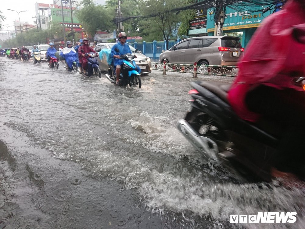 DSCPDC_0002_BURST20180602164937006_COVER 14