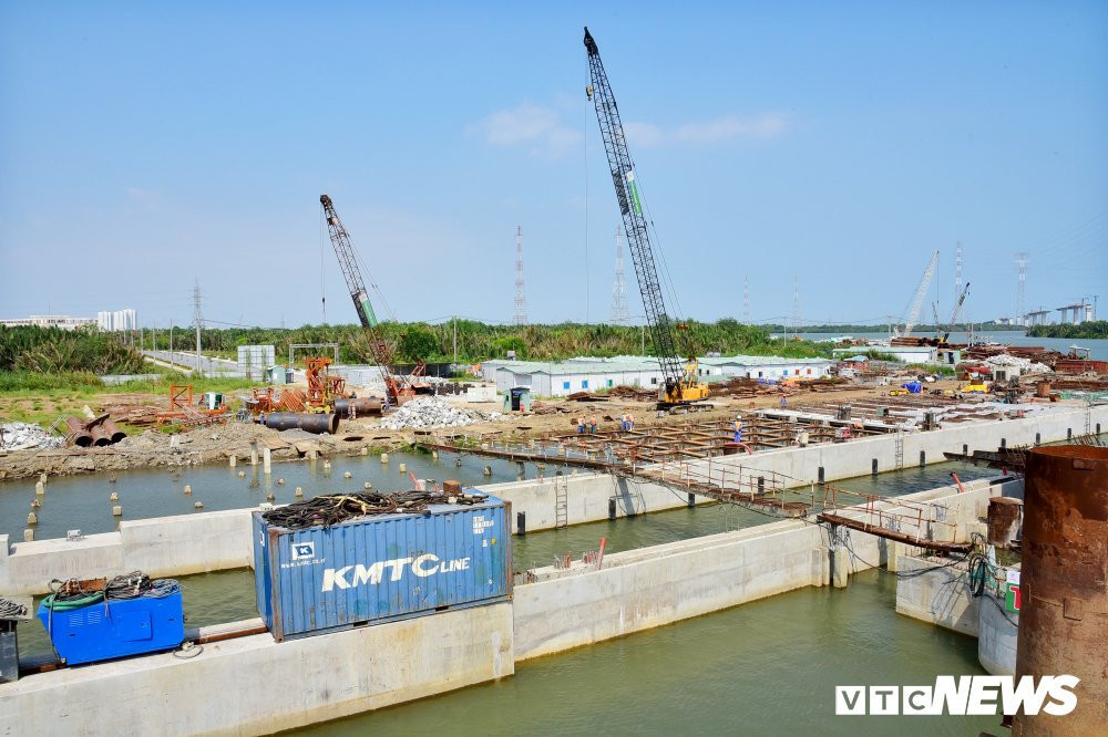 2018-04-11-14-10-0952058