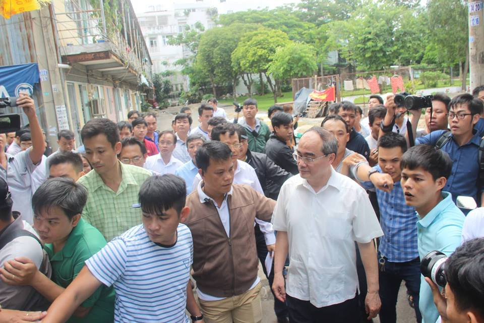 ong-nguyen-thien-nhan-tham-nguoi-dan-tai-dinh-cu-thu-thiem-1