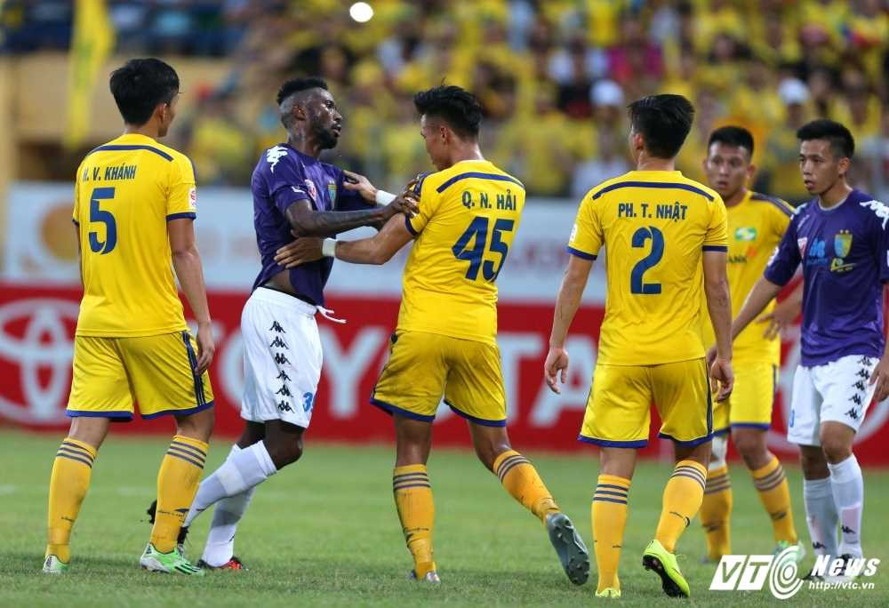 24QM - Cau thu 2 doi 