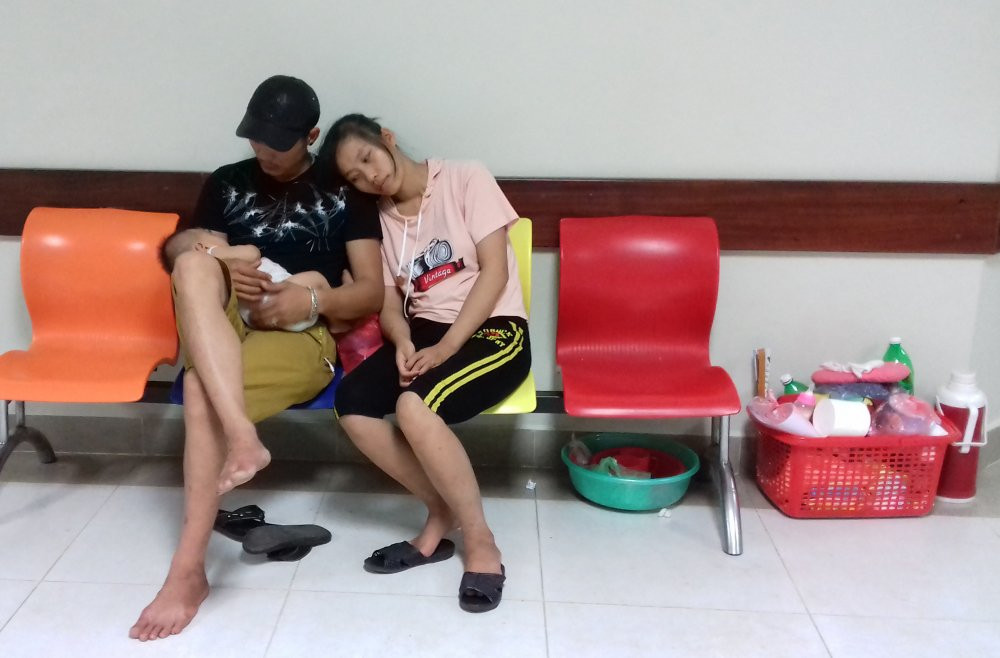 doi vo chong trong con o hanh lang 3