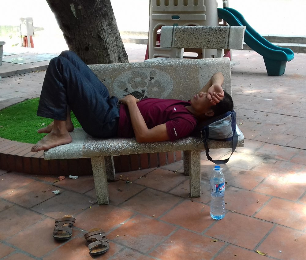 nghi ngoi tren ghe da 7