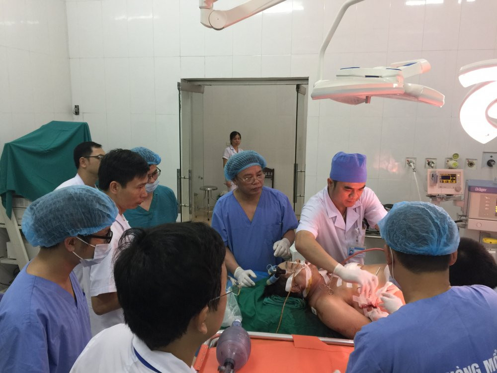 bao ve benh vien bi dam