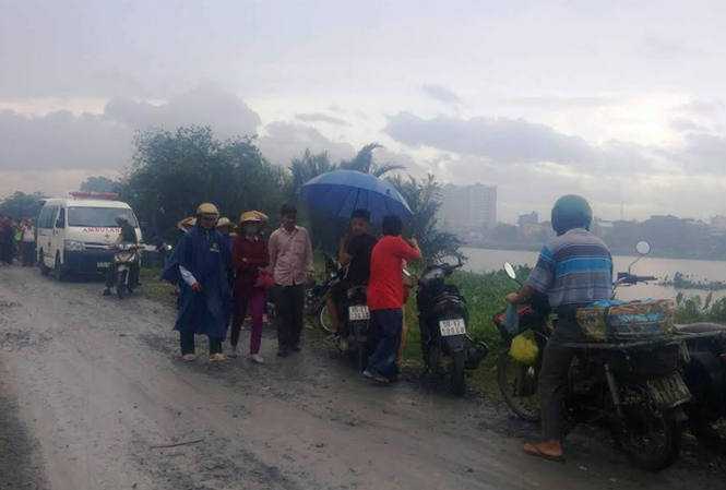 bi truy duoi nen nhay xuong nuoc