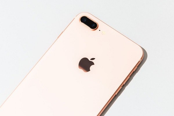4-the-iphone-8-plus-and-iphone-x-have-nearly-identical-rear-cameras 4