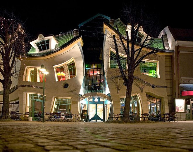 the crooked house 7