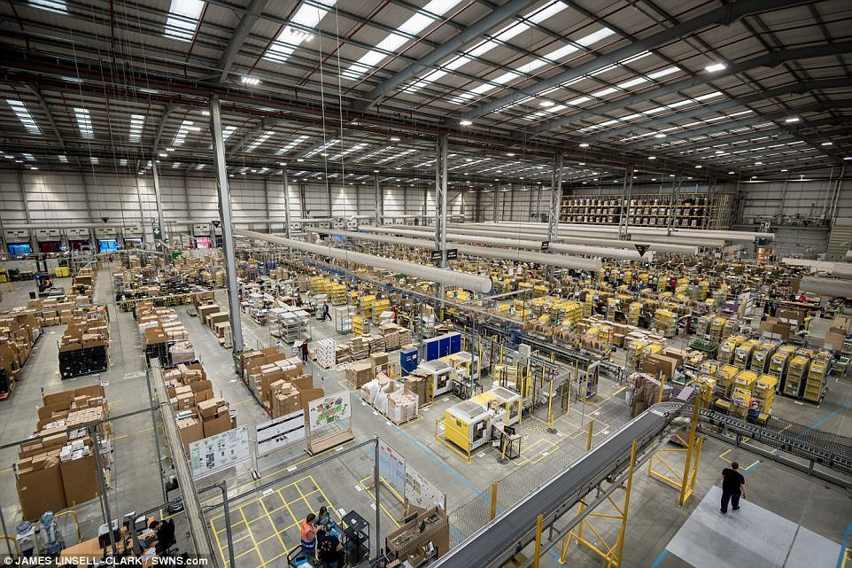 466143B400000578-5089471-image-a-71_1510844336880