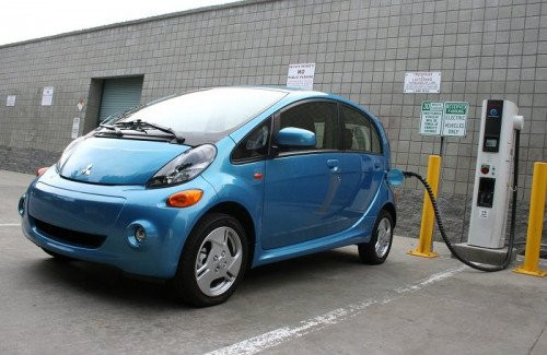 2016-Mitsubishi-i-MiEV-10
