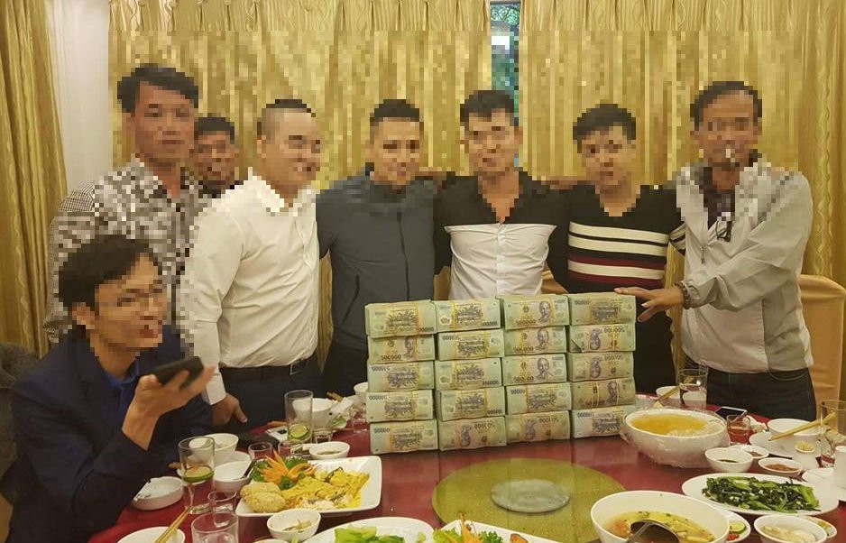 dai-gia-bo-60-ty-mua-so-dien-thoai-sieu-dep-3 3