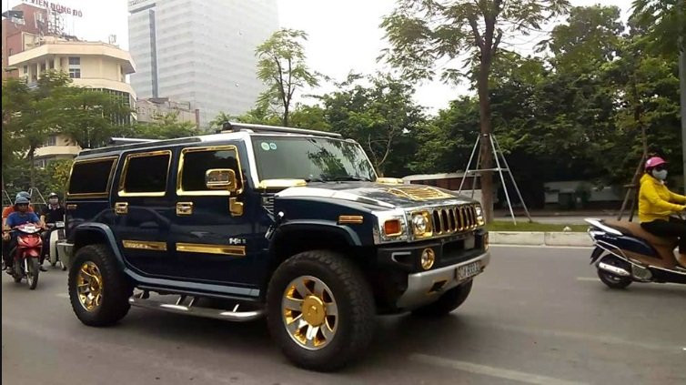 nu-tai-xe-lai-xe-dat-vang-o-ha-noi-gay-xon-xao-2003558 7