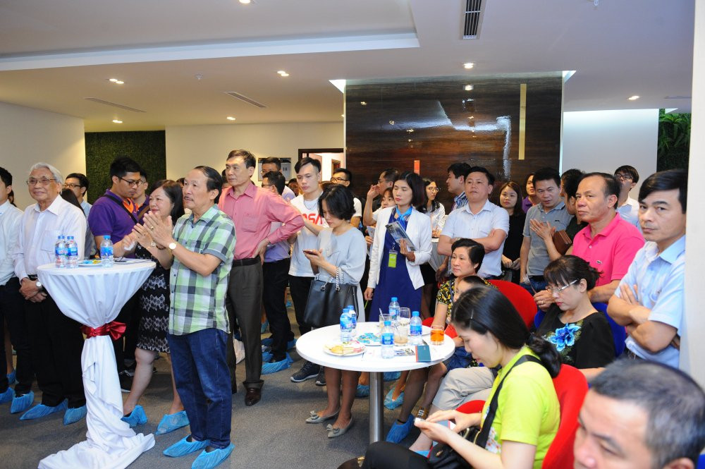 khach hang tham gia su kien mo ban gold tower 5