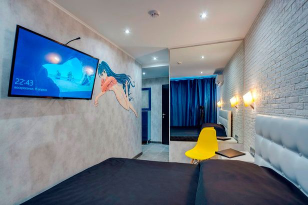 PAY-Dolls-Hotel_rooms_03_east2west