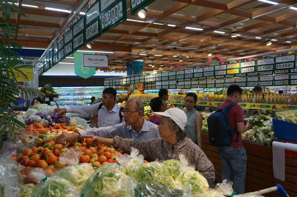 Nhieu mat hang thuc pham cung duoc giam gia trong thang Tu hao hang Viet 2018