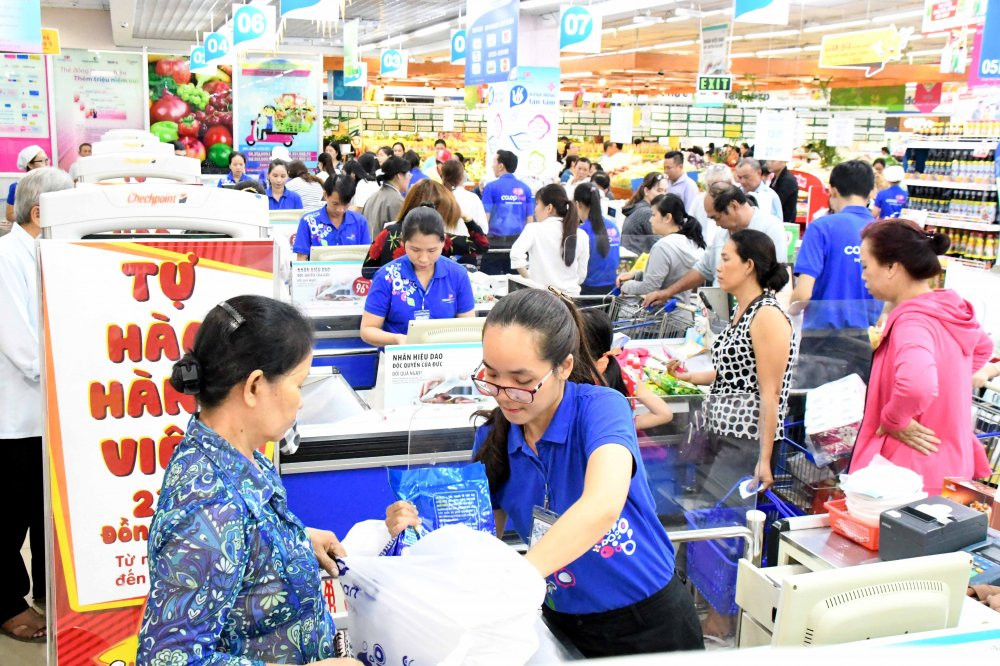 Sieu thi thu hut dong dao khach hang vao ngay dau tien trien khai thang THHV