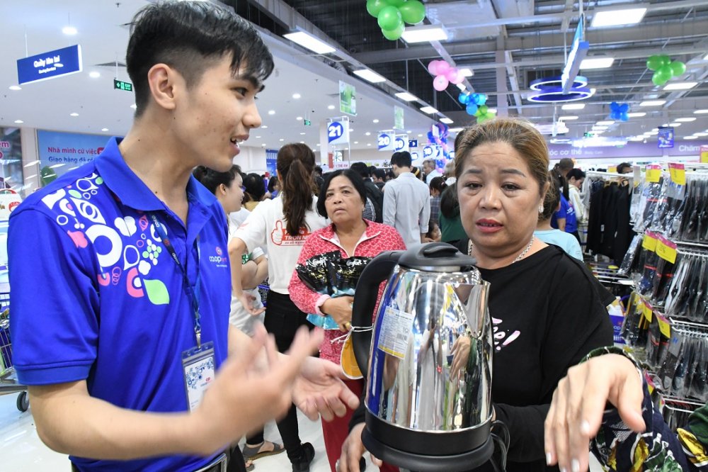 Nhieu mat hang duoc giam gia sieu uu dai tai CM Go Dau
