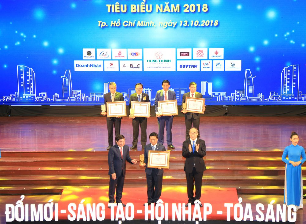 Doanh nghiep tieu bieu 2018 -1