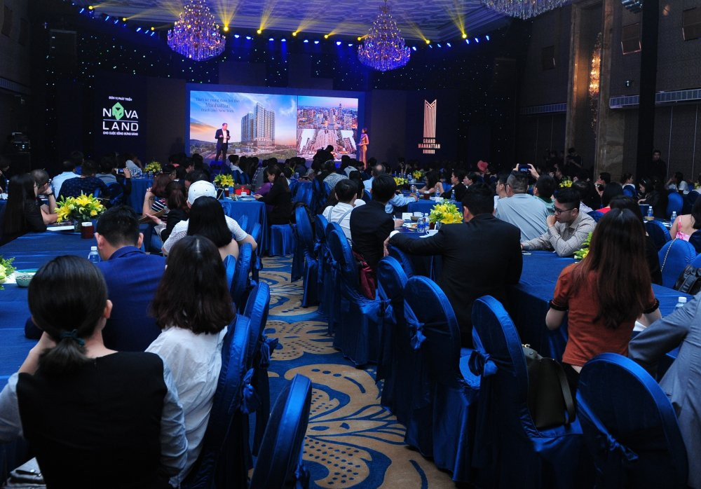 Dong dao khach hang tai su kien gioi thieu The Grand Manhattan 3