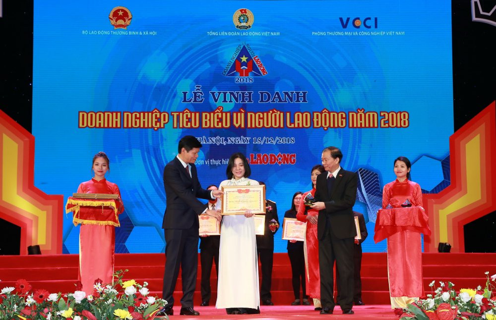 TTBC so 35 nam 2018 Ba Vu Thi Nga nhan bang khen