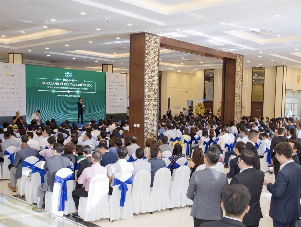 Novaland hop mat doi tac chien luoc 2 4