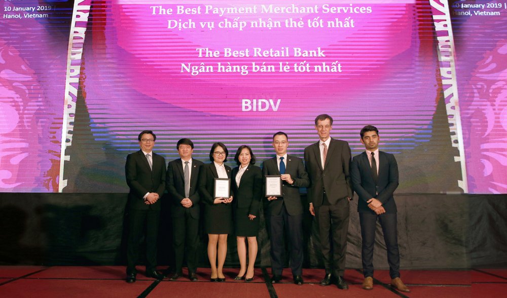 TTBC so 03 nam 2019 Anh 01 Dai dien BIDV nhan giai thuong