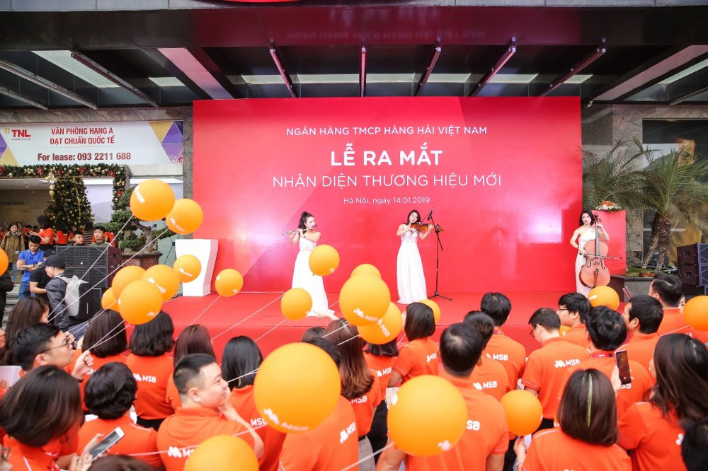 hinh ban nhac choi tren san khau 4