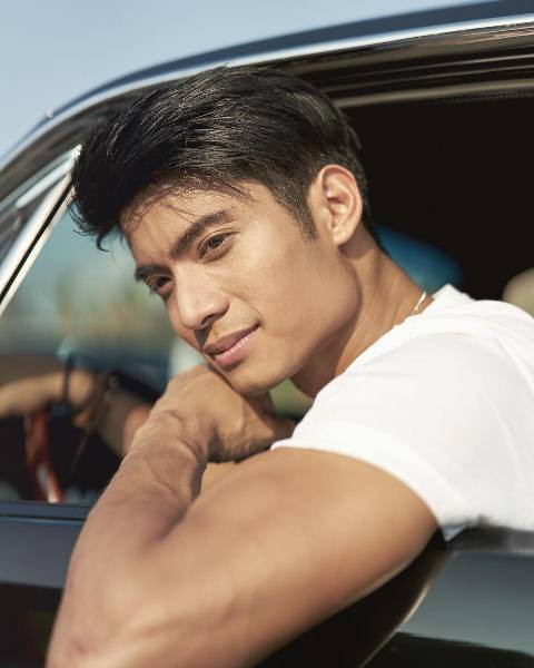 MikaelDaez (1)