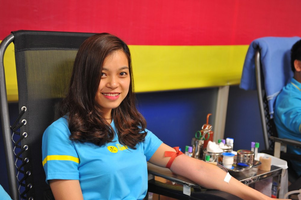 Khong chi ban hang gioi, phuc vu tot, nhan vien Dien may Xanh con 'don tim' khach hang bang hanh dong y nghia nay hinh anh 1