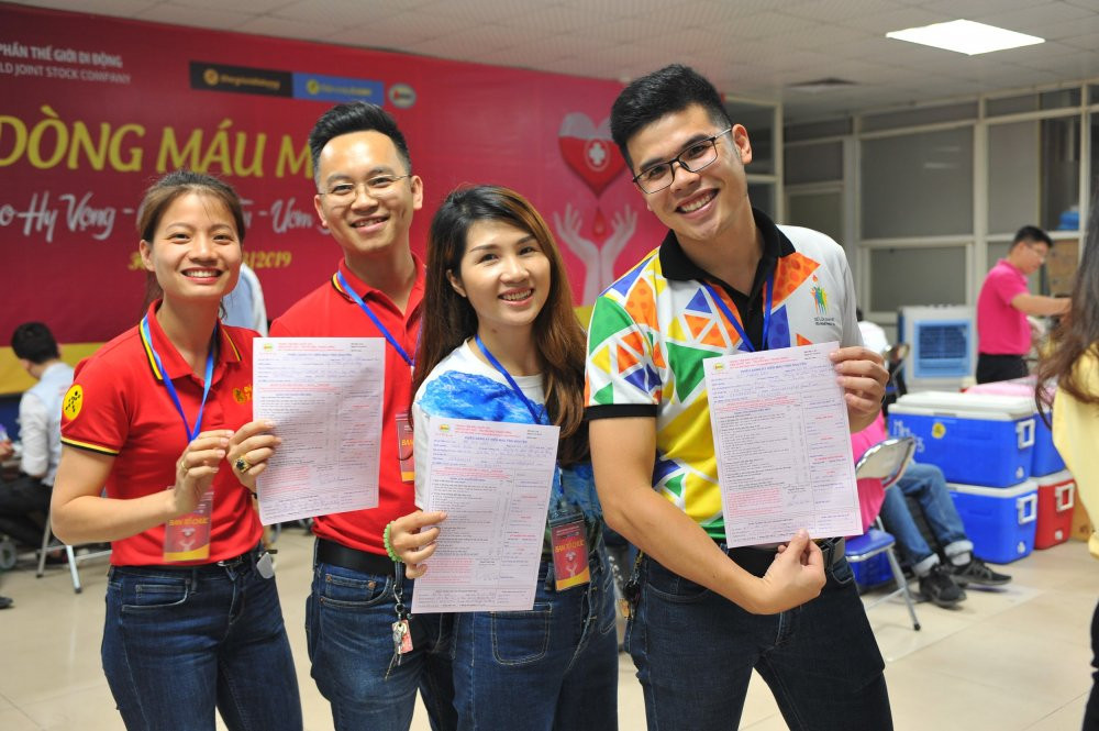 Khong chi ban hang gioi, phuc vu tot, nhan vien Dien may Xanh con 'don tim' khach hang bang hanh dong y nghia nay hinh anh 6