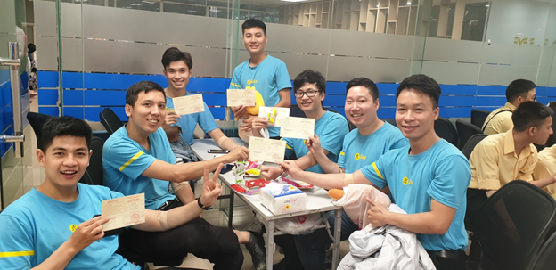 Khong chi ban hang gioi, phuc vu tot, nhan vien Dien may Xanh con 'don tim' khach hang bang hanh dong y nghia nay hinh anh 7