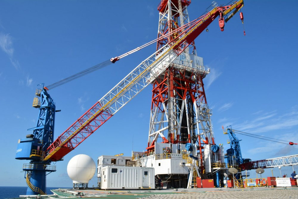 Gian khoan Hakuryu-5_LFPO cua Rosneft da khoan tham do o do sau hon 1300m tai vung bien cua Viet Nam