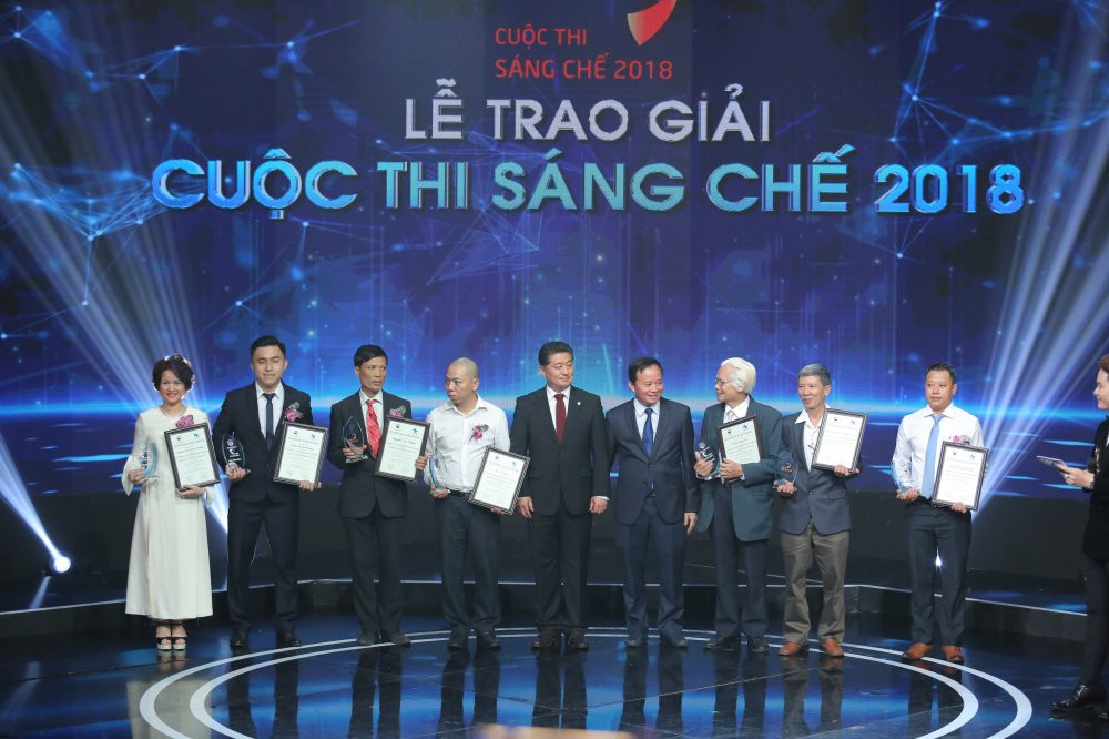 Sao Thai Duong che san pham cham soc toc 'van nguoi me' tu 18 loai duoc lieu hinh anh 2