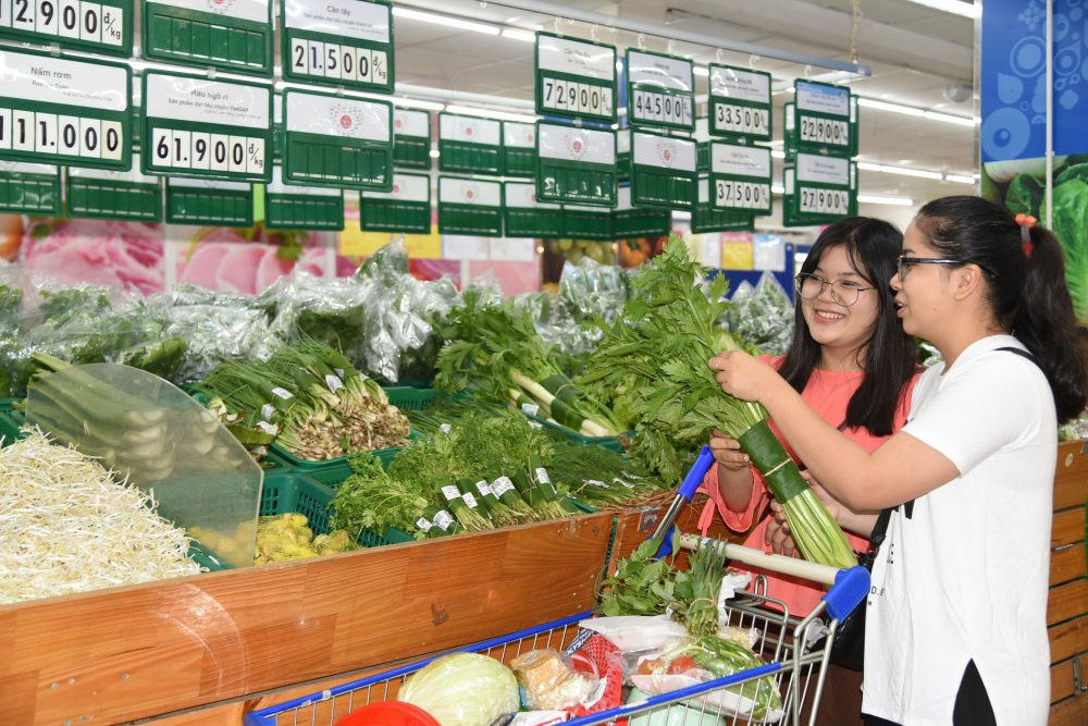 Goi rau cu qua bang la chuoi sach la mot trong nhung hoat dong bv moi truong duoc trien khai nhan dip ky niem 30 nam thanh lap SGC