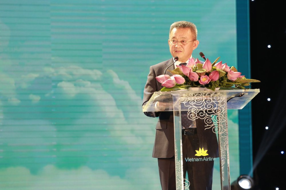 Ky niem 60 nam thanh lap, Doan Bay 919 cua Vietnam Airlines don nhan Huan chuong Doc lap hang Nhi hinh anh 4