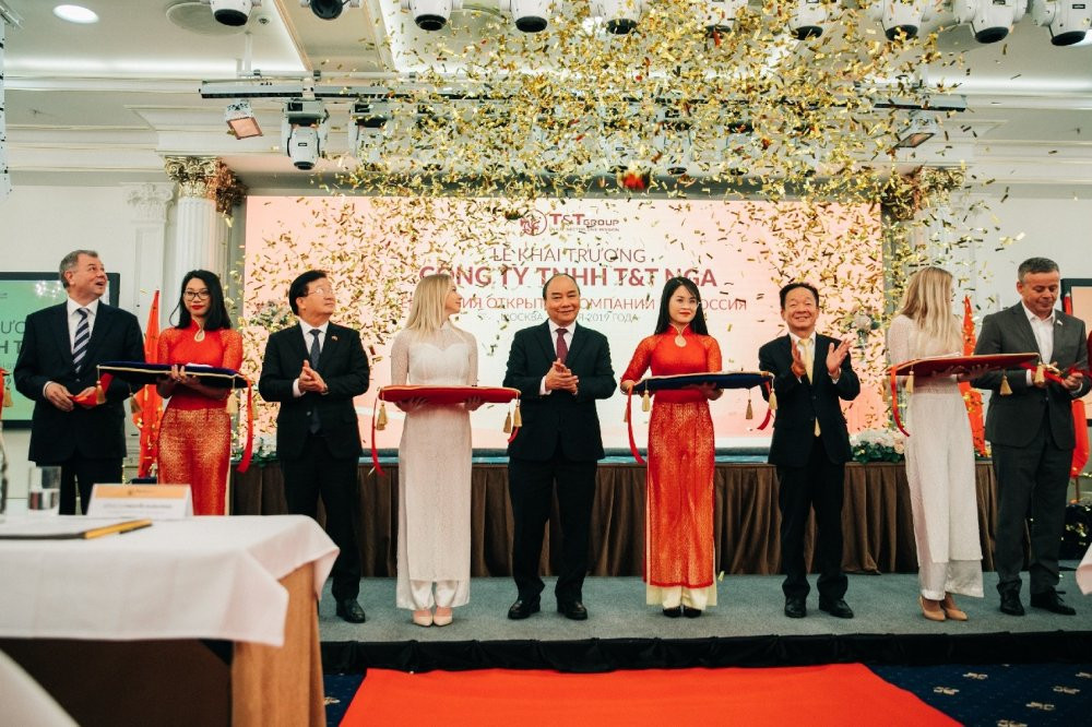 Cat bang khai truong 2