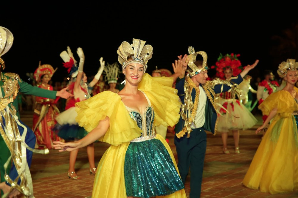 Carnaval duong pho (3)