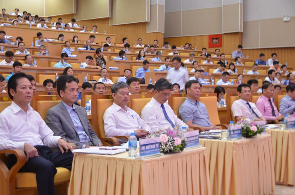 cac dai bieu tham du hoi thao