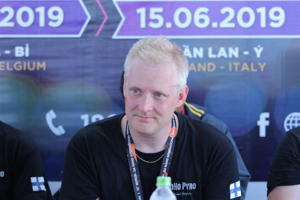 Doi truong doi Phan Lan (1) 6