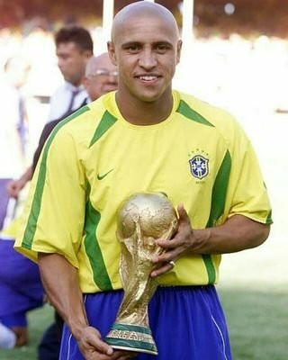 20170611-roberto-carlos-vuong-cao-buoc-dung-doping-o-world-cup-2002-1