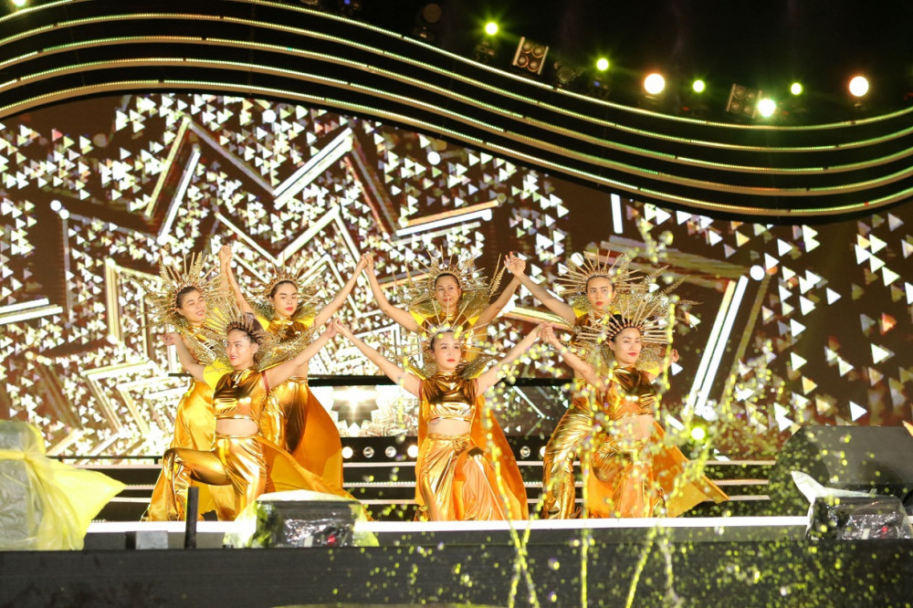 Tong duyet Dem 4 Sac Mau (4) 4