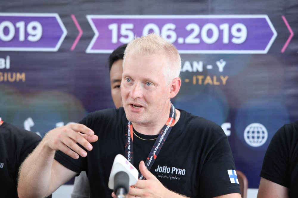 Doi truong doi Phan Lan (1)